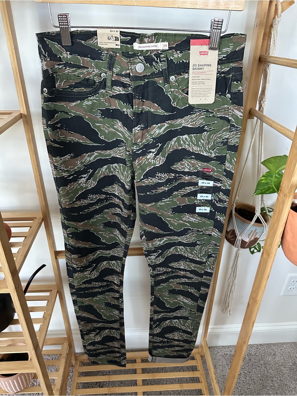 NWT Levi’s 311 Camo Skinny Jeans